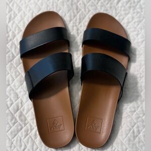Reef size 11 black strap sandals